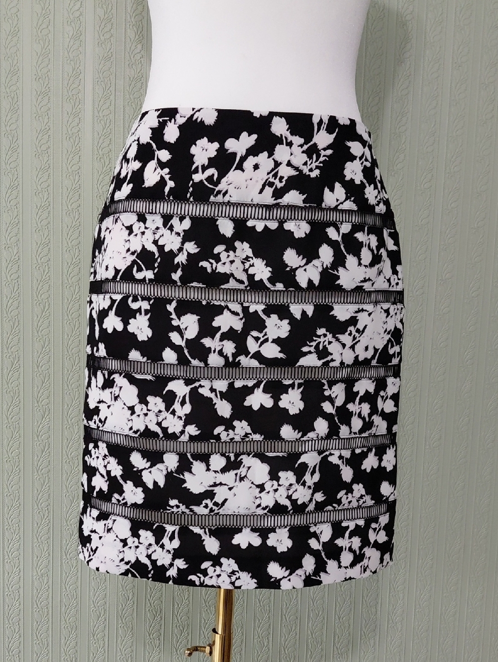 WHBM White House Black Market Womens  Zip side Closure Polyester Floral Size 0